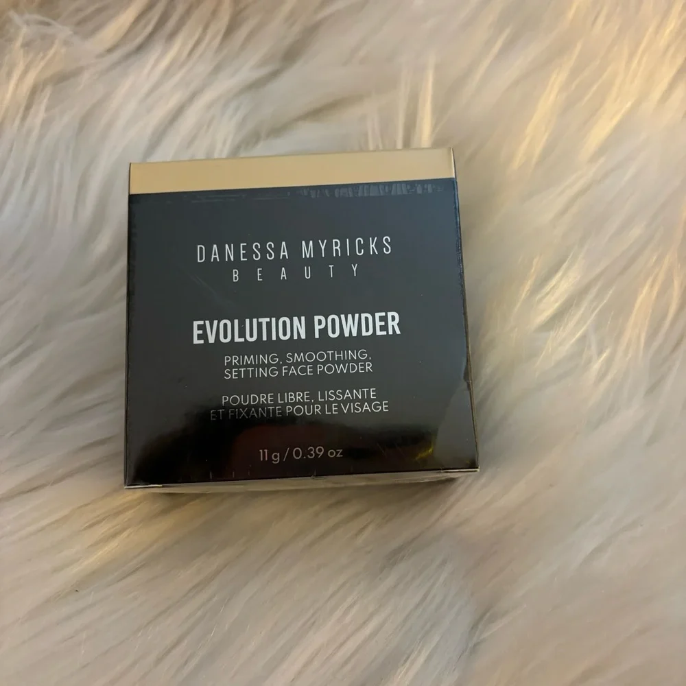 Danessa Myricks Evolution setting powder